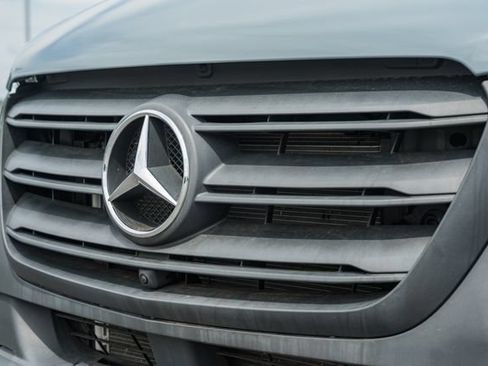 Used 2024 Mercedes-Benz Sprinter 2500 image 11