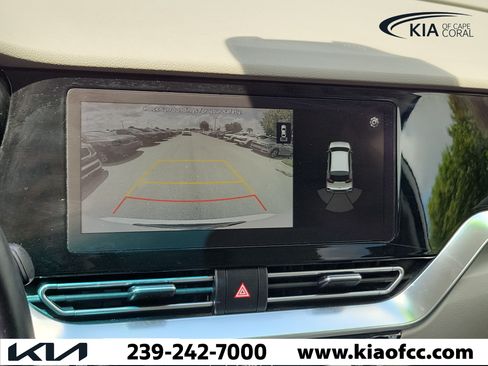 Used 2021 Kia Niro EX Premium FWD image 26