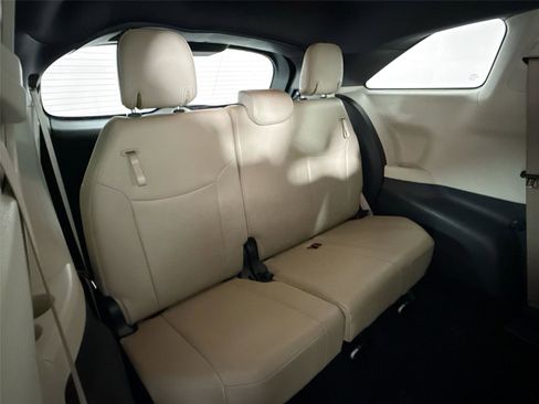Certified 2023 Toyota Sienna XLE image 40