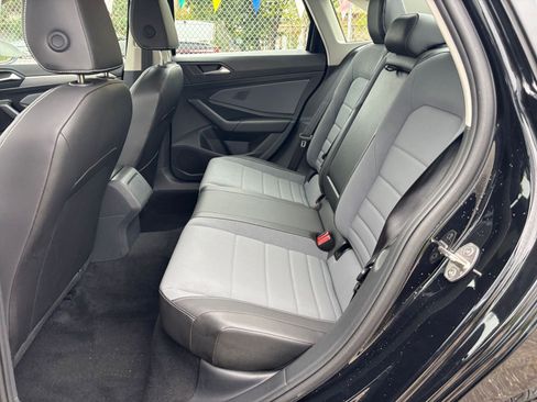 Used 2025 Volkswagen Jetta SE image 24