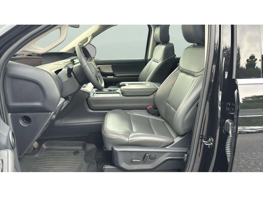 Used 2025 Ford Expedition Active AWD/4WD image 12