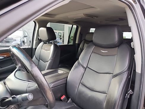 Used 2018 Cadillac Escalade ESV Premium Luxury AWD/4WD image 25