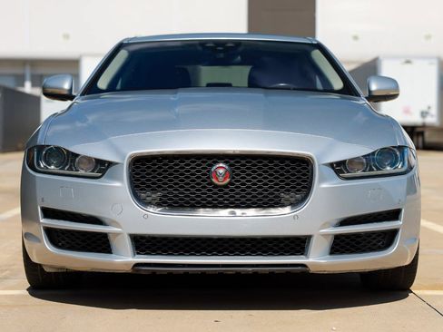 Used 2017 Jaguar XE Premium RWD image 19
