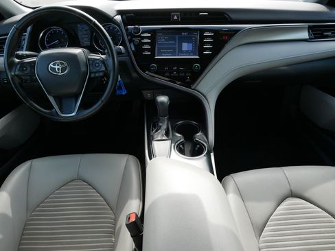 Used 2019 Toyota Camry SE FWD image 10