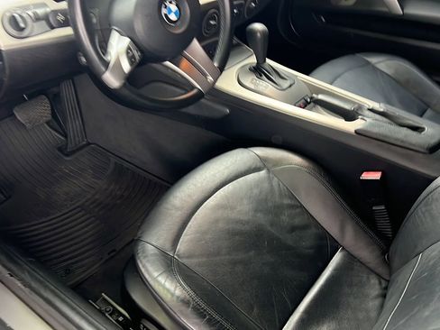 Used 2004 BMW Z4 2.5i image 11