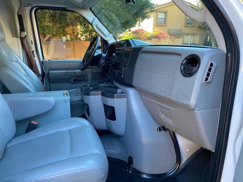 Used 2016 Ford E-350 and Econoline 350 Super Duty RWD image 32