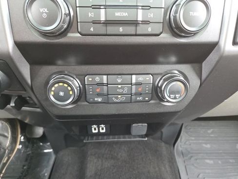 Used 2019 Ford F150 XLT w/ Equipment Group 302A Luxury AWD/4WD image 9