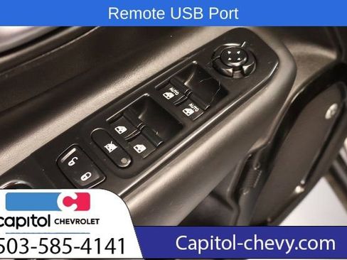 Used 2016 Jeep Renegade Latitude image 12