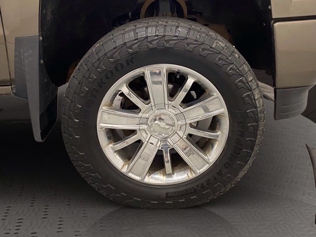 Used 2015 Chevrolet Silverado 1500 High Country w/ High Country Premium Package AWD/4WD image 37