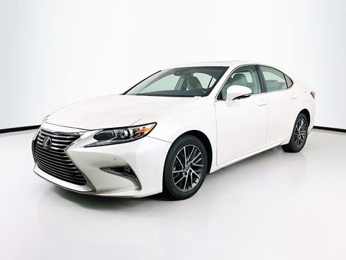 Used 2018 Lexus ES 350 w/ Luxury Package w/Wood Trim FWD image 3