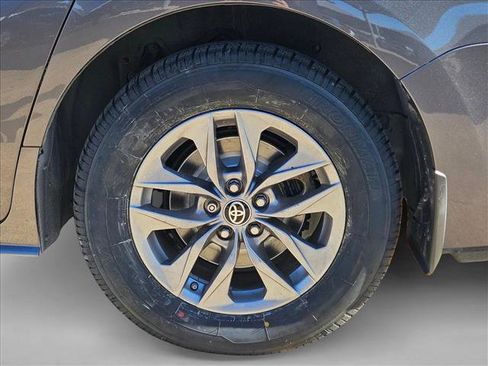 Used 2023 Toyota Sienna XLE image 25