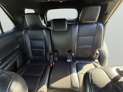 Used 2013 Ford Explorer XLT image 15