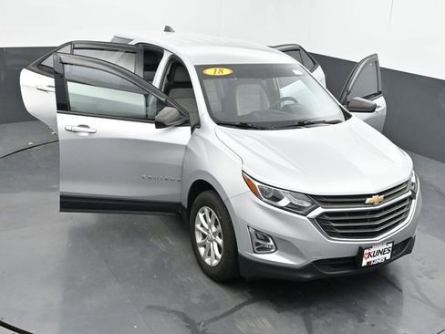 Used 2018 Chevrolet Equinox LS FWD image 56