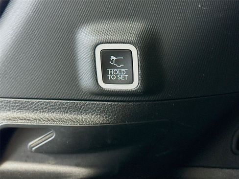 Used 2023 Jeep Grand Cherokee Altitude AWD/4WD image 22