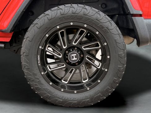 Used 2018 Jeep Wrangler Unlimited Sahara w/ Uconnect 4C Nav & Sound Group AWD/4WD image 14