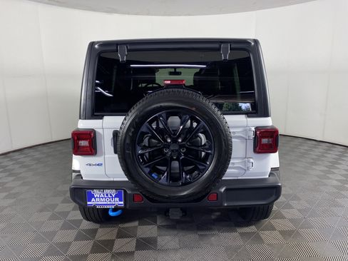 Used 2023 Jeep Wrangler Unlimited Sahara AWD/4WD image 6