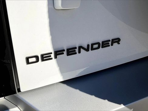 Used 2025 Land Rover Defender 110 S image 24