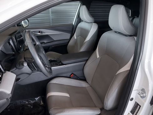 Used 2025 Toyota Camry SE image 8