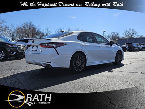 Used 2023 Toyota Camry SE image 6