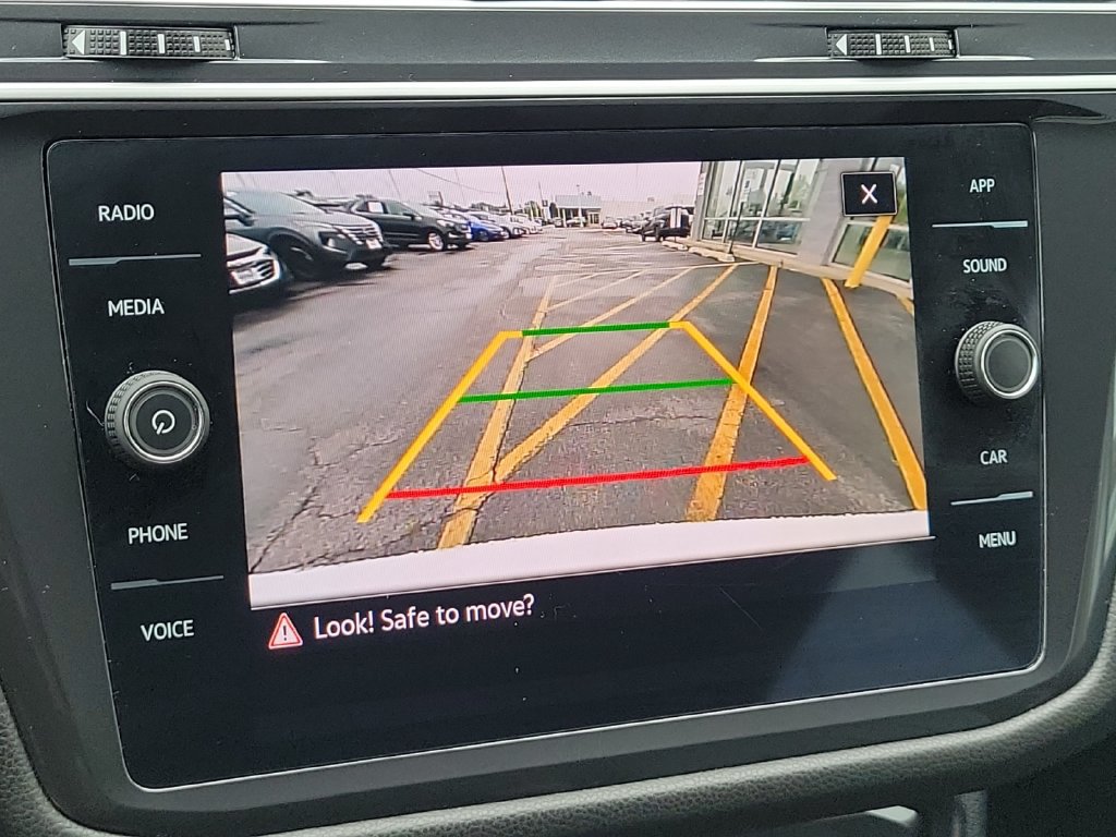 Used 2024 Volkswagen Tiguan SE FWD image 16