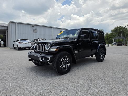 Used 2024 Jeep Wrangler Unlimited Sahara AWD/4WD image 2