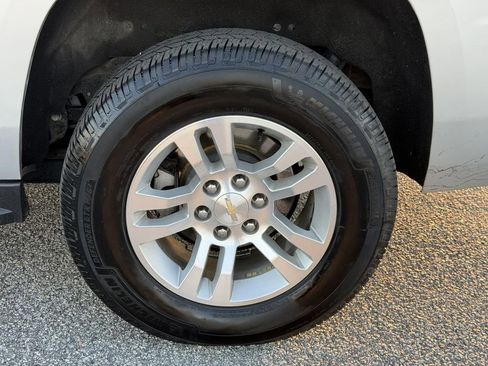 Used 2020 Chevrolet Suburban LT image 25