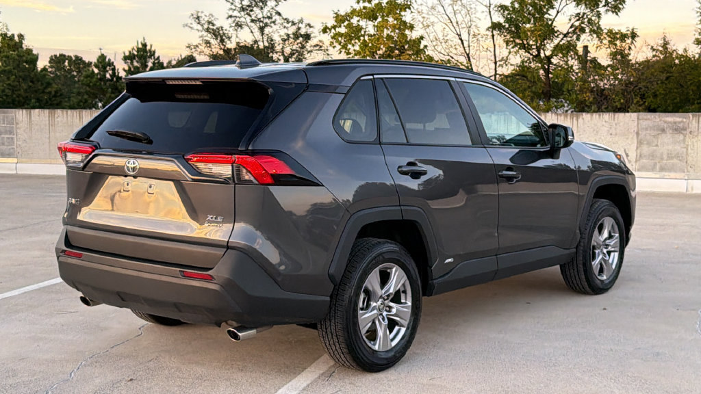 Used 2025 Toyota RAV4 XLE w/ Weather Package AWD/4WD image 4