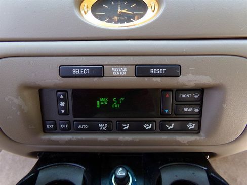Used 2001 Lincoln Town Car Cartier RWD image 36