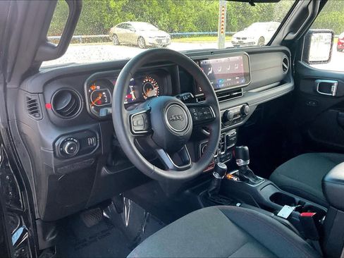 Used 2025 Jeep Wrangler Unlimited Rubicon image 16