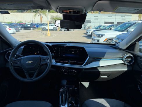 Used 2025 Chevrolet Trax LT image 31