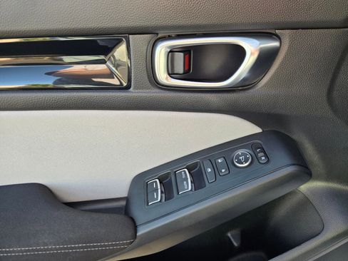 Used 2025 Honda Civic Sport image 17