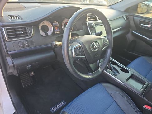Used 2016 Toyota Camry SE image 10