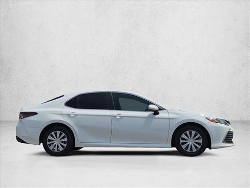 Used 2022 Toyota Camry LE FWD image 4