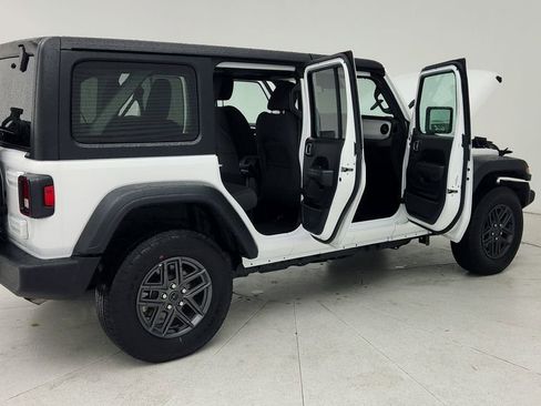Used 2025 Jeep Wrangler Sport S image 9