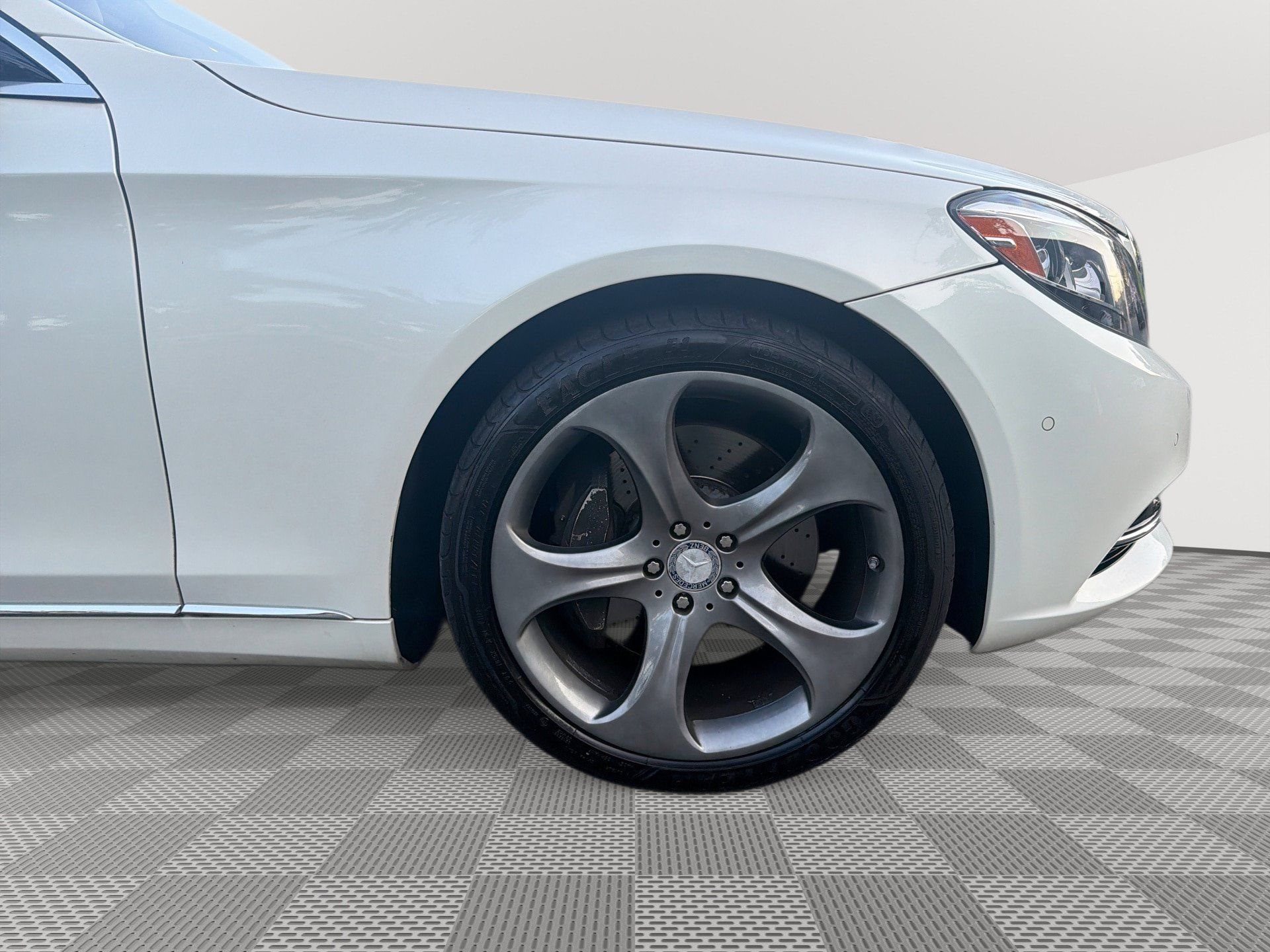 Used 2015 Mercedes-Benz S 550 Sedan w/ Premium 1 Package image 31