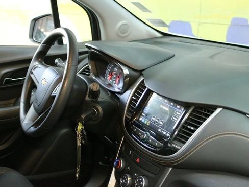 Used 2018 Chevrolet Trax LS AWD/4WD image 10