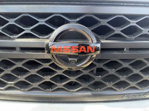 Used 2021 Nissan Titan PRO-4X w/ Pro-4x Convenience Package image 3