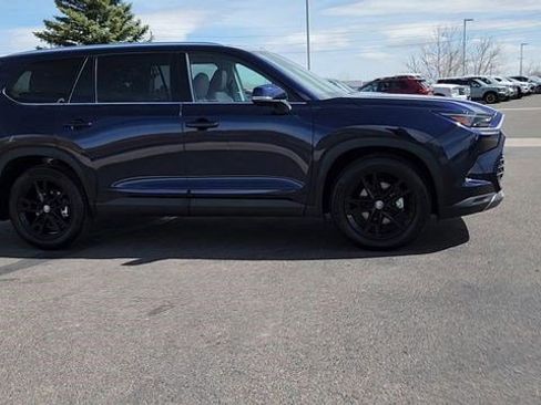 Used 2024 Toyota Grand Highlander Platinum image 3