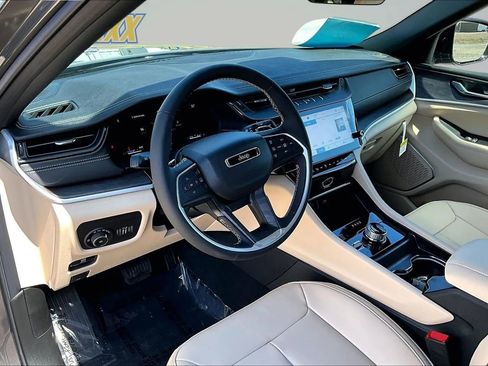 New 2026 Jeep Grand Cherokee L Limited AWD/4WD image 7