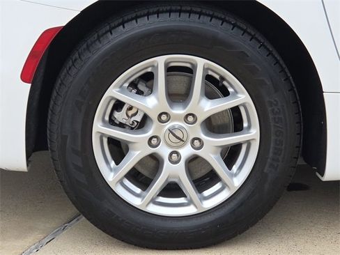 Used 2022 Chrysler Pacifica Touring-L image 9