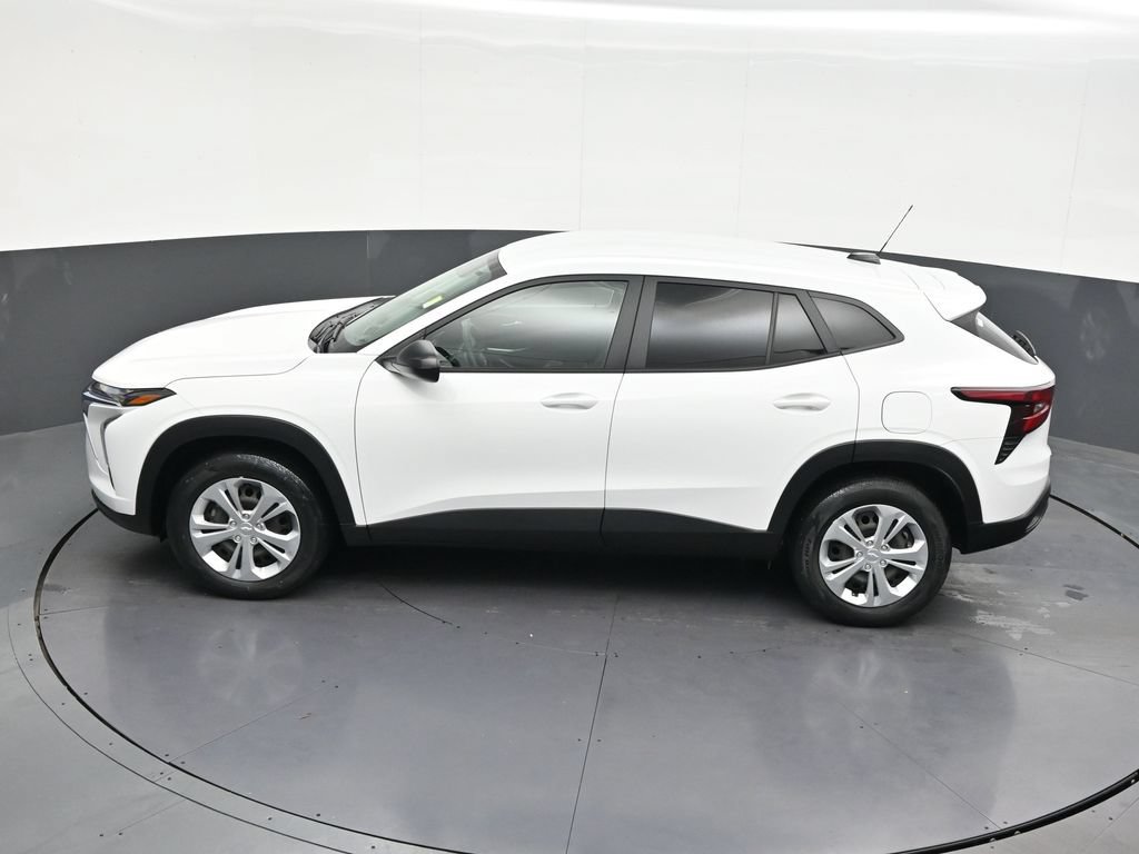 Used 2024 Chevrolet Trax LS w/ Driver Confidence Package FWD image 16