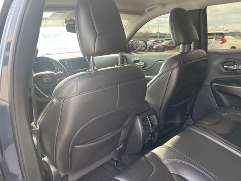 Used 2019 Jeep Cherokee Latitude Plus w/ Comfort/Convenience Group image 21