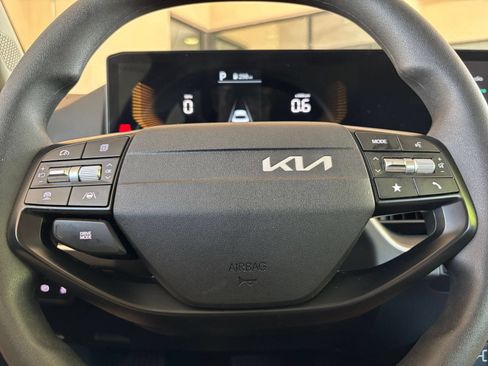 Used 2025 Kia K4 FWD image 27