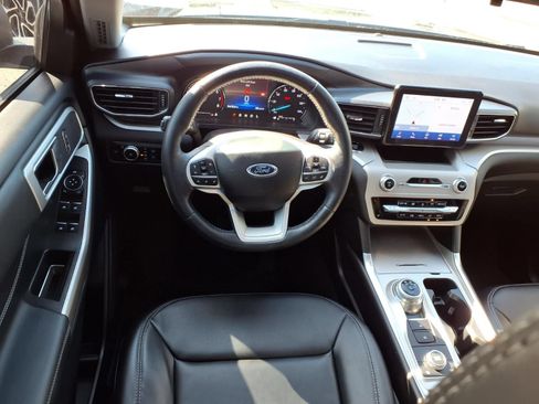 Used 2023 Ford Explorer XLT w/ Equipment Group 202A AWD/4WD image 7