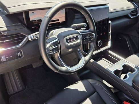 Certified 2026 GMC Acadia Elevation w/ Elevation Premium Package FWD image 11