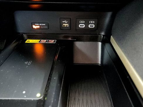 Used 2025 Toyota Camry LE FWD image 34