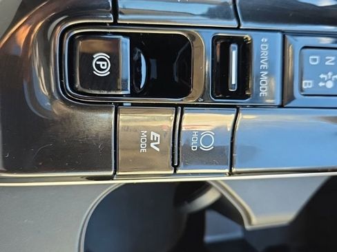 Used 2024 Toyota Crown Limited image 28