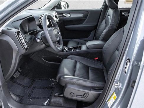 Used 2023 Volvo XC40 B5 Ultimate w/ Protection Package Premier image 12