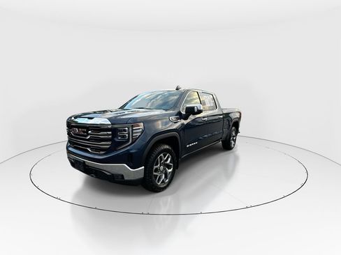 Used 2023 GMC Sierra 1500 SLT AWD/4WD image 4