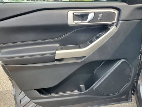 Used 2021 Ford Explorer XLT w/ Equipment Group 202A AWD/4WD image 10